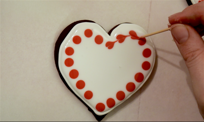 Decorating Cookies with Royal Icing - Hearts
